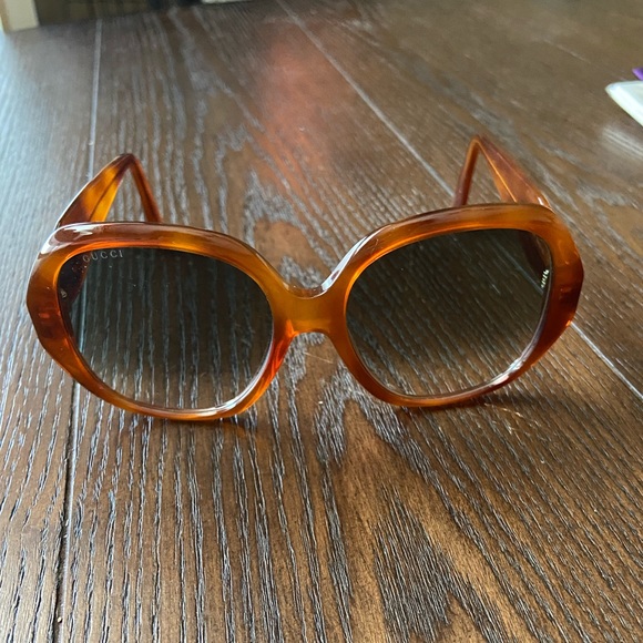 Authentic Gucci Sunglasses - Picture 4 of 7